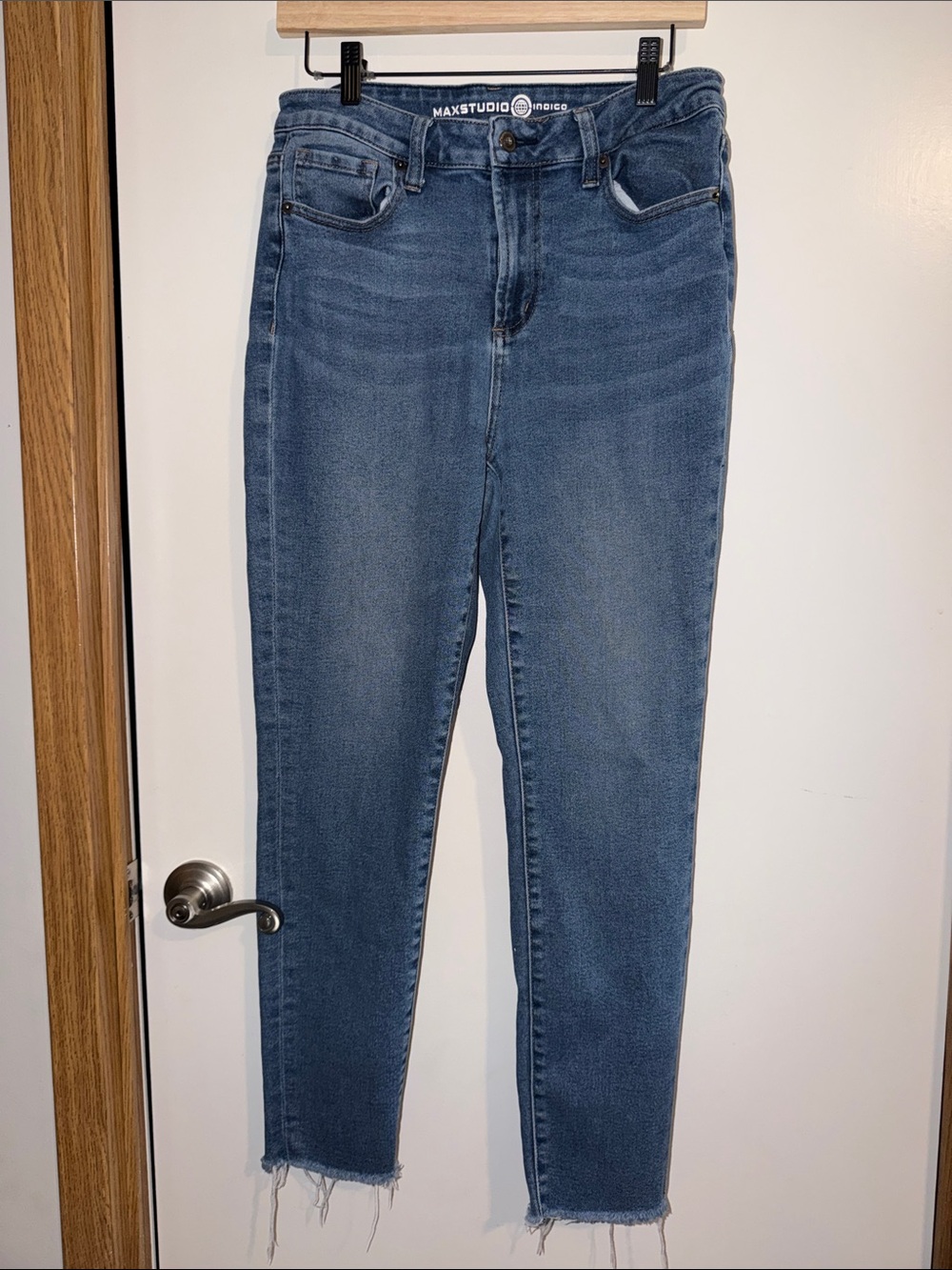 Max Studio Mid Blue Ankle Crop Skinny Jeans